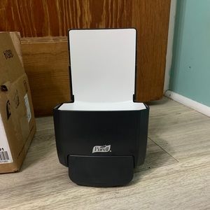 ES4 Purell wall dispenser